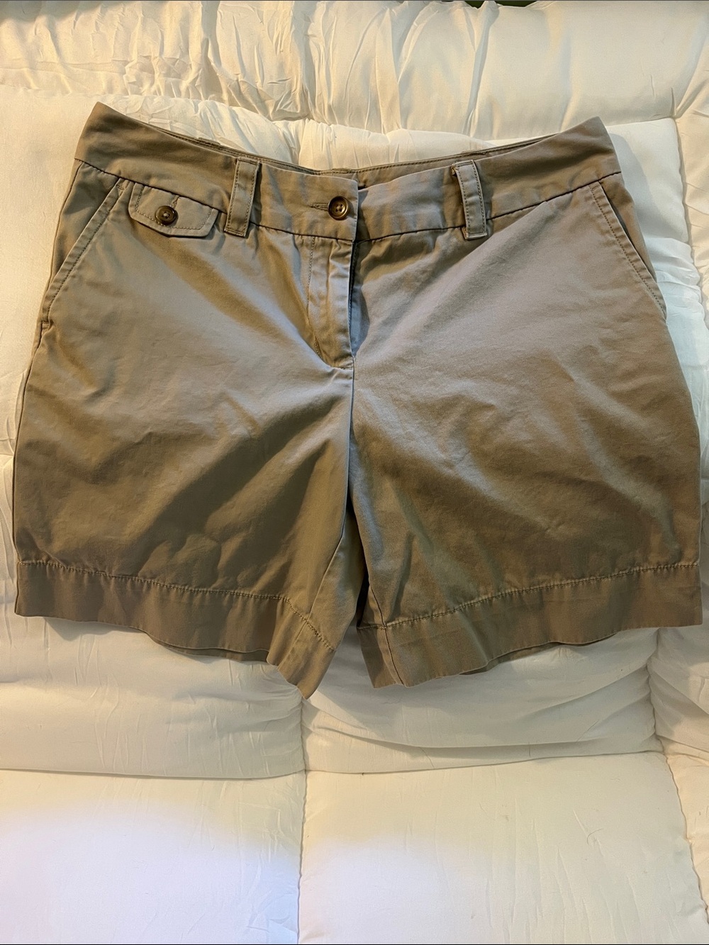 Lands End khaki shorts 6-inch women's size 8